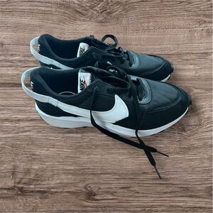 Women’s Nike, waffle Black and White Retro Sneakers